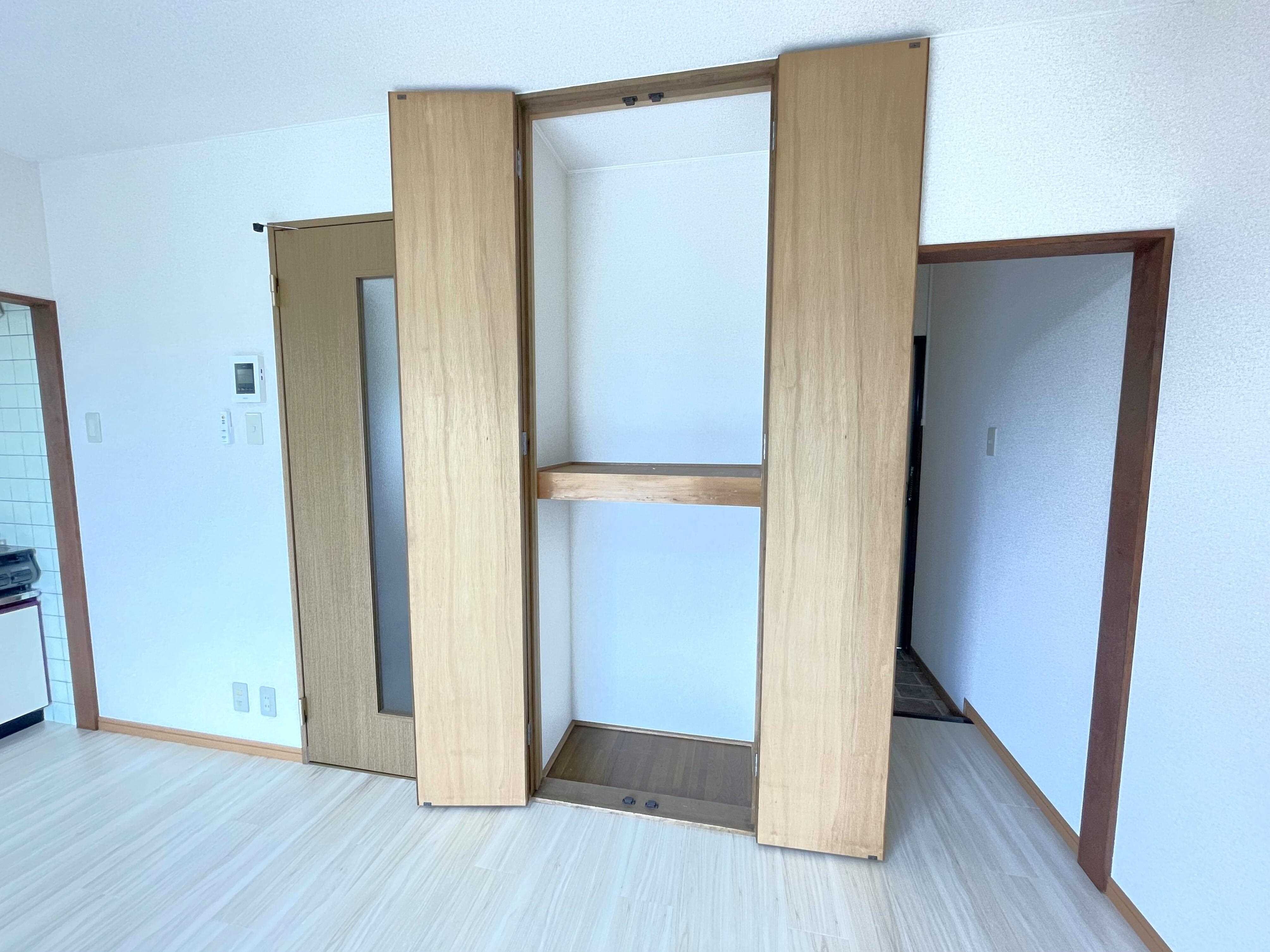 物件内観写真11　(物入)