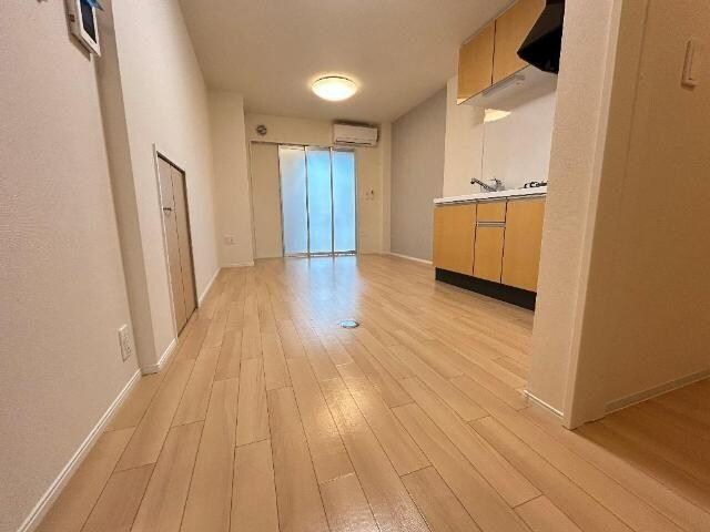 物件内観写真4　(リビング)