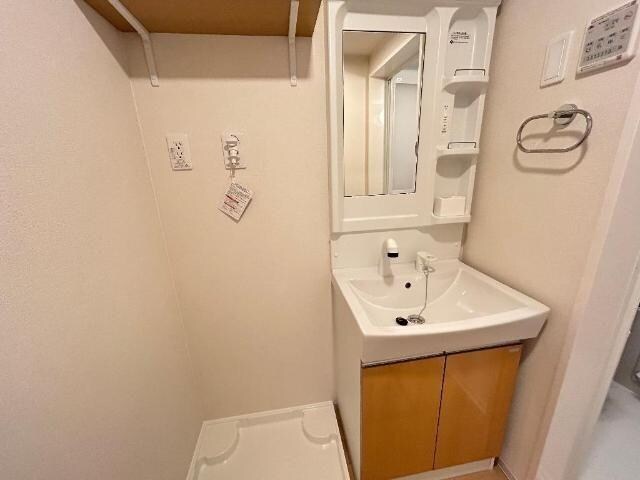 物件内観写真11　(シャワー付トイレ)