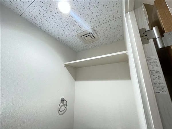 居室(トイレ上収納)