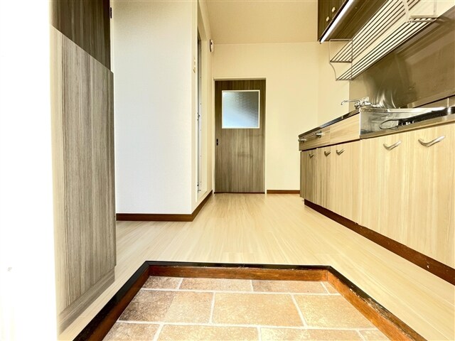 物件内観写真5　(玄関)