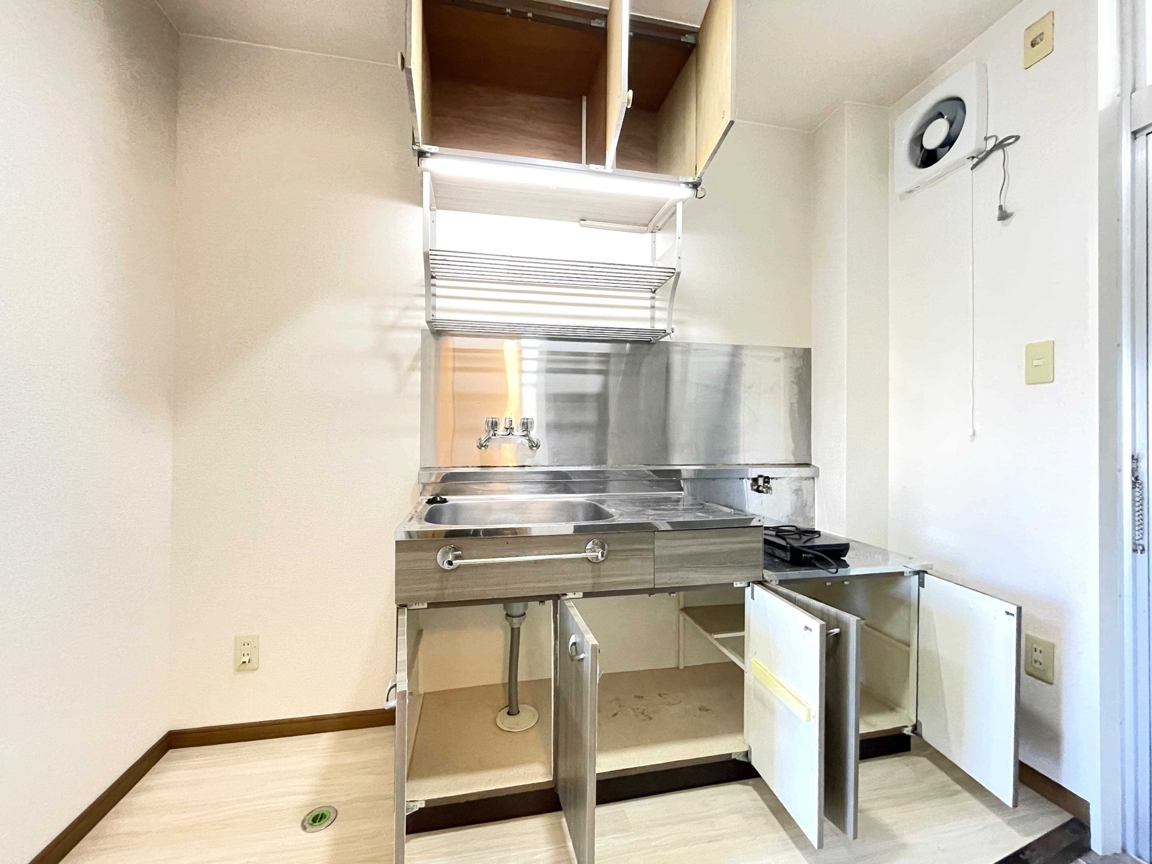 物件内観写真9　(キッチン収納)