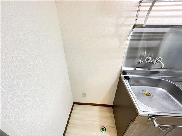 物件内観写真10　(洗濯機置場)