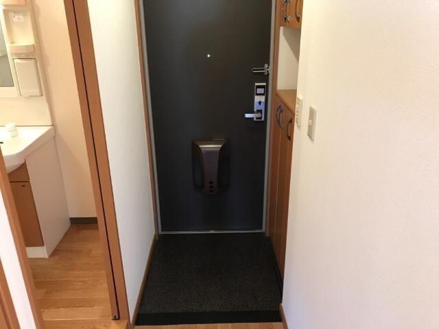 物件内観写真3　(玄関)