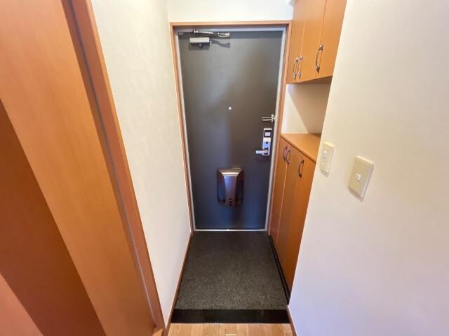 物件内観写真4　(玄関)
