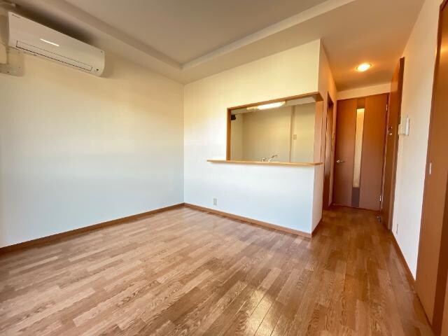 物件内観写真5　(リビング)