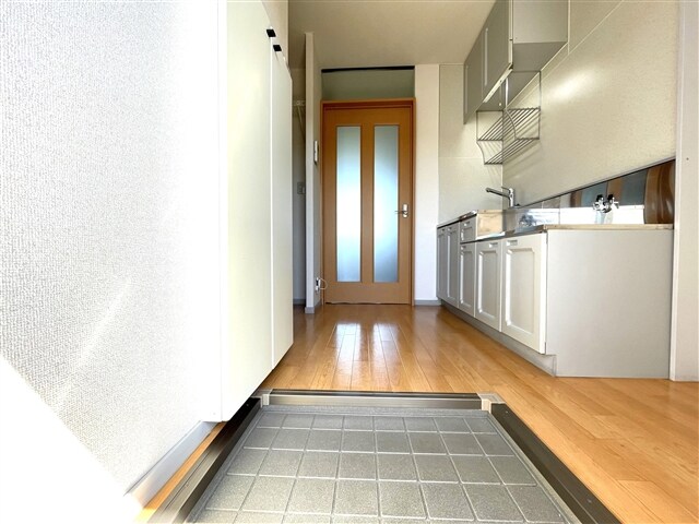 物件内観写真5　(玄関スペース)