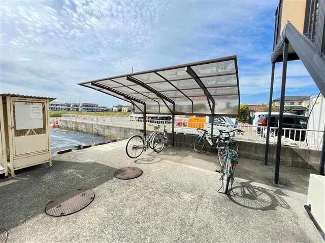 物件外観写真3　(駐輪場)