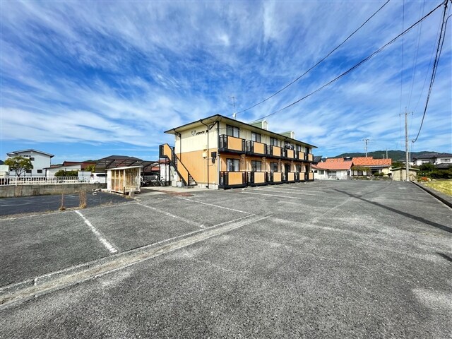 物件外観写真4　(駐車場)