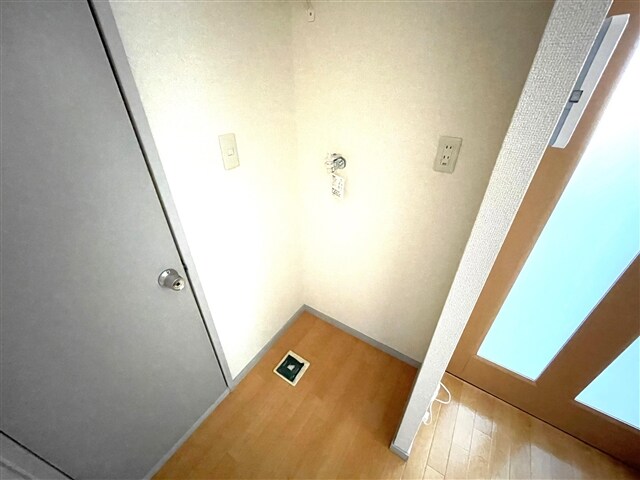 物件内観写真17　(洗濯機置場)