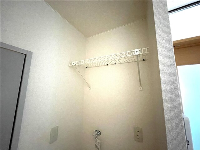 物件内観写真18　(収納棚（洗濯機置場）)