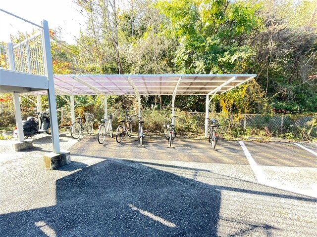 物件外観写真2　(駐輪場)