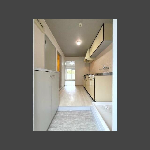 物件内観写真5　(玄関)