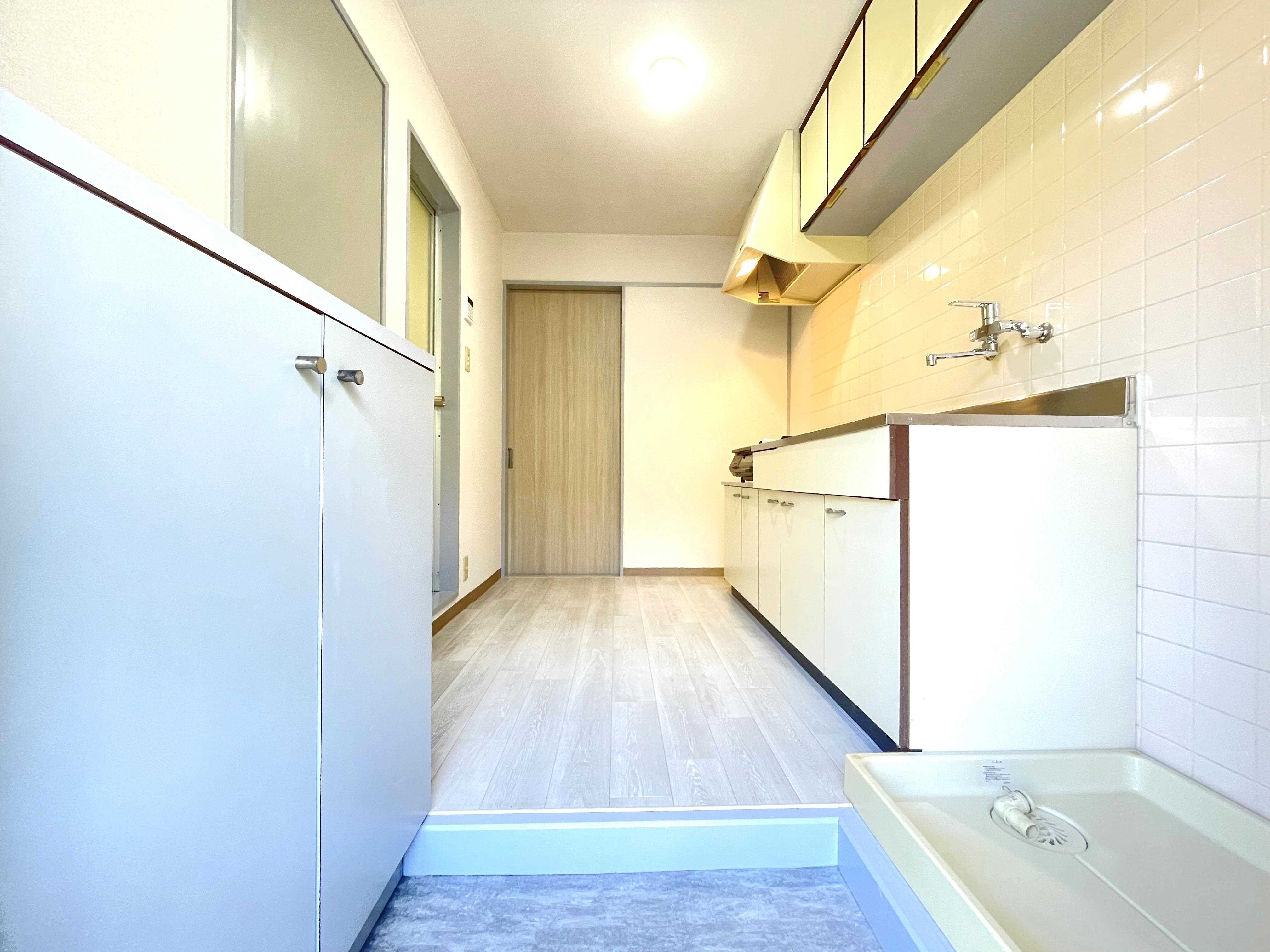 物件内観写真5　(玄関)