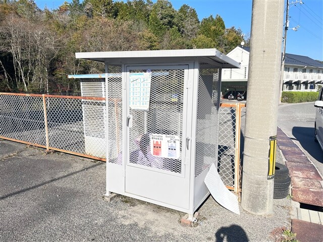 物件外観写真3　(敷地内ゴミ置場)