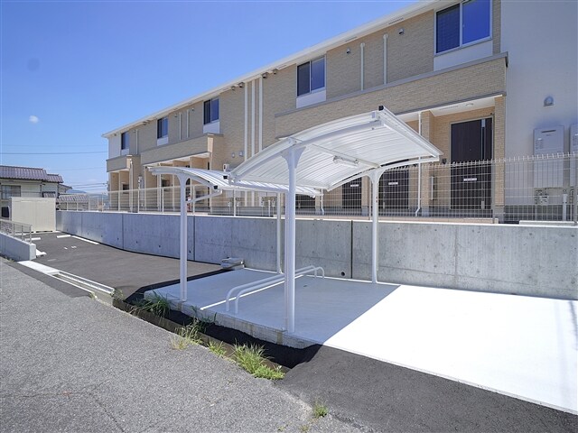 物件外観写真3　(駐輪場)