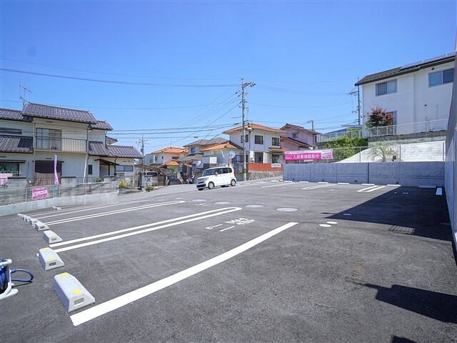 物件外観写真5　(駐車場)