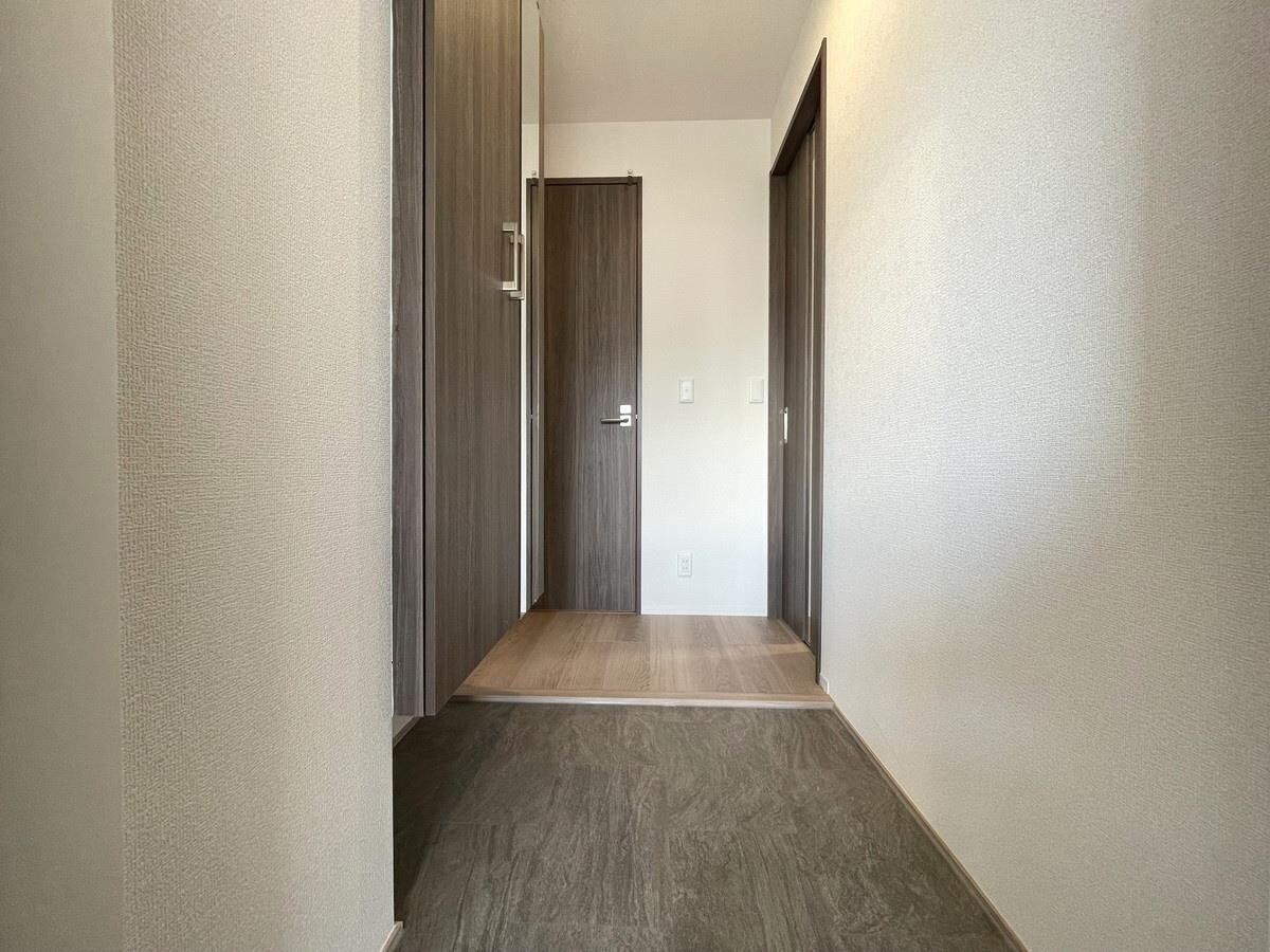 物件内観写真5　(玄関)