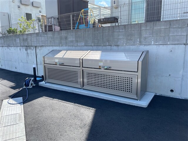 物件外観写真3　(敷地内ゴミ置き場)