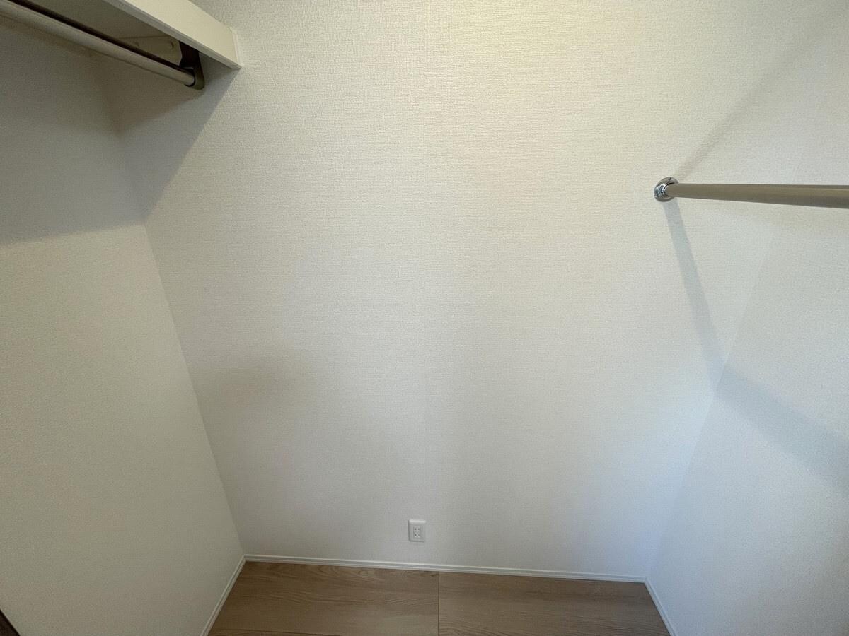 物件内観写真14　(ウォークインクローゼット)