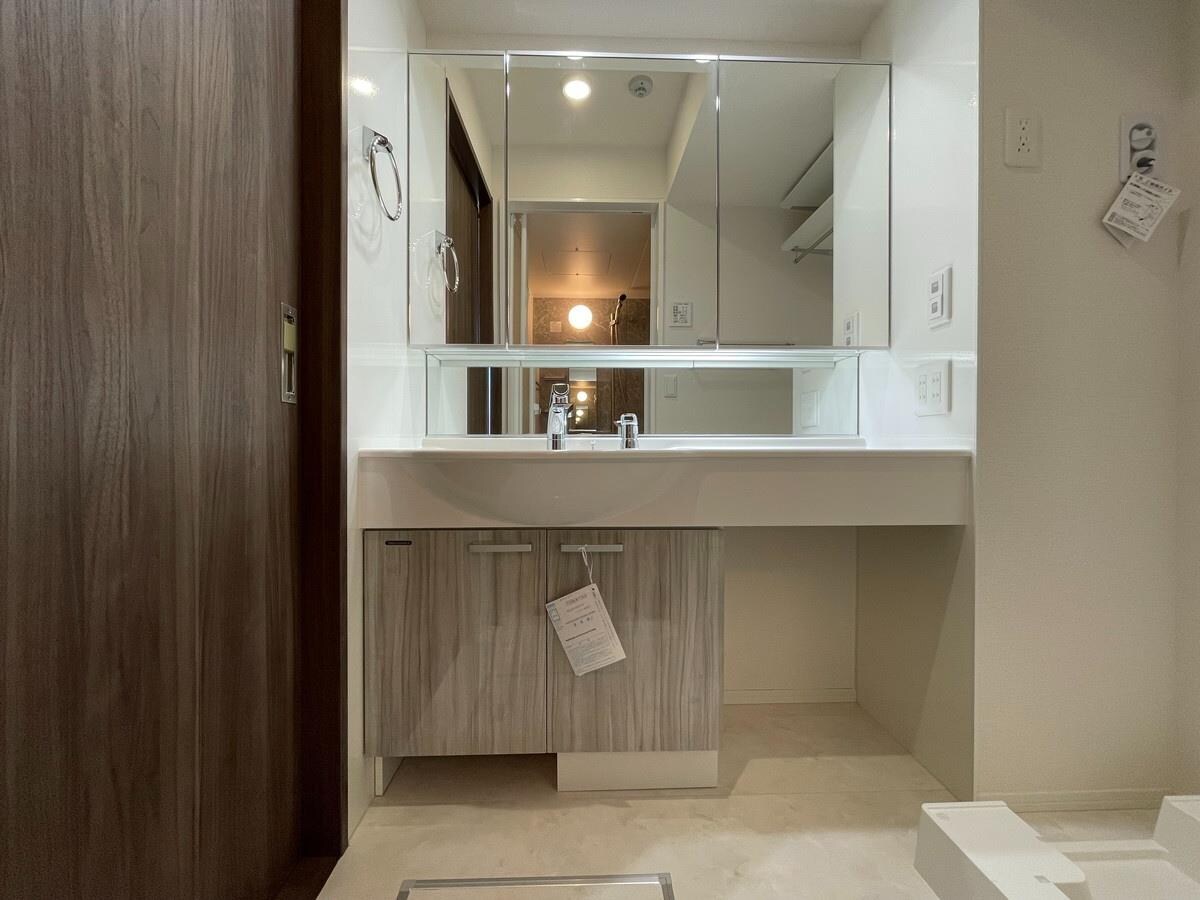 物件内観写真16　(独立洗面所)