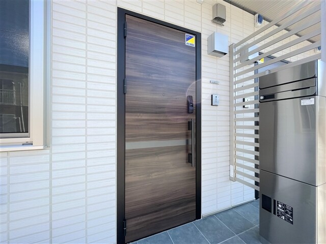 物件内観写真5　(玄関外)