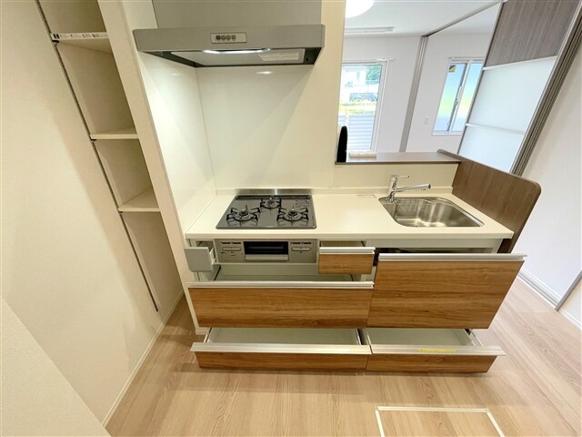 物件内観写真11　(キッチン収納)