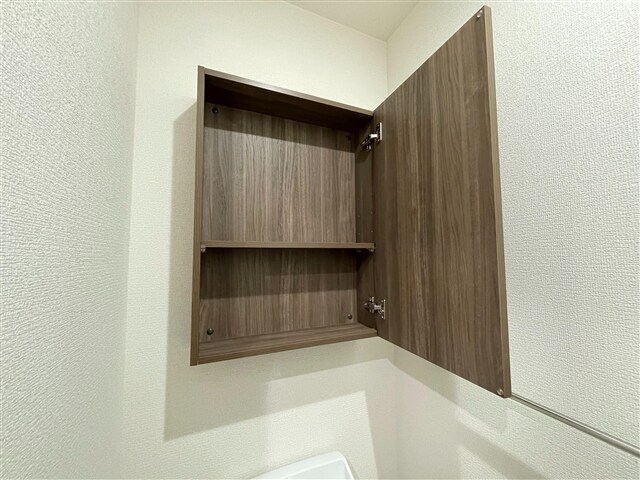 物件内観写真20　(トイレ収納)