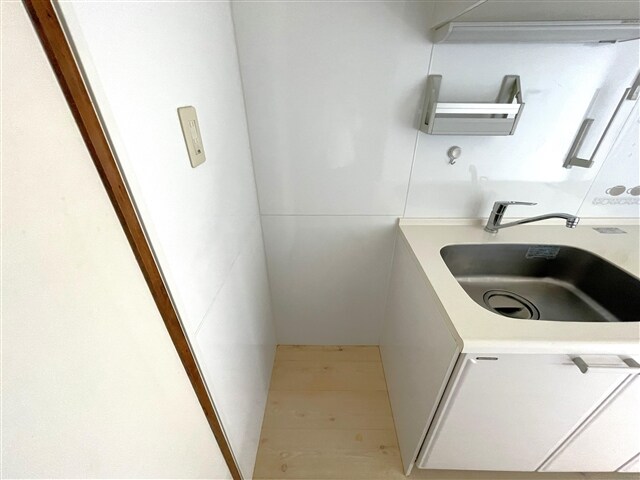 物件内観写真8　(冷蔵庫置場)