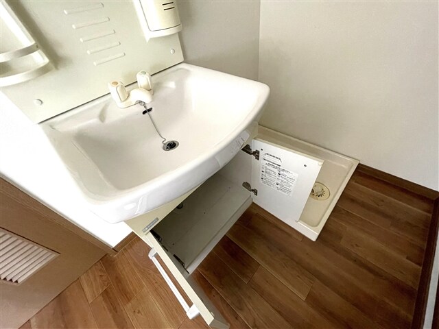 物件内観写真14　(洗面下収納)