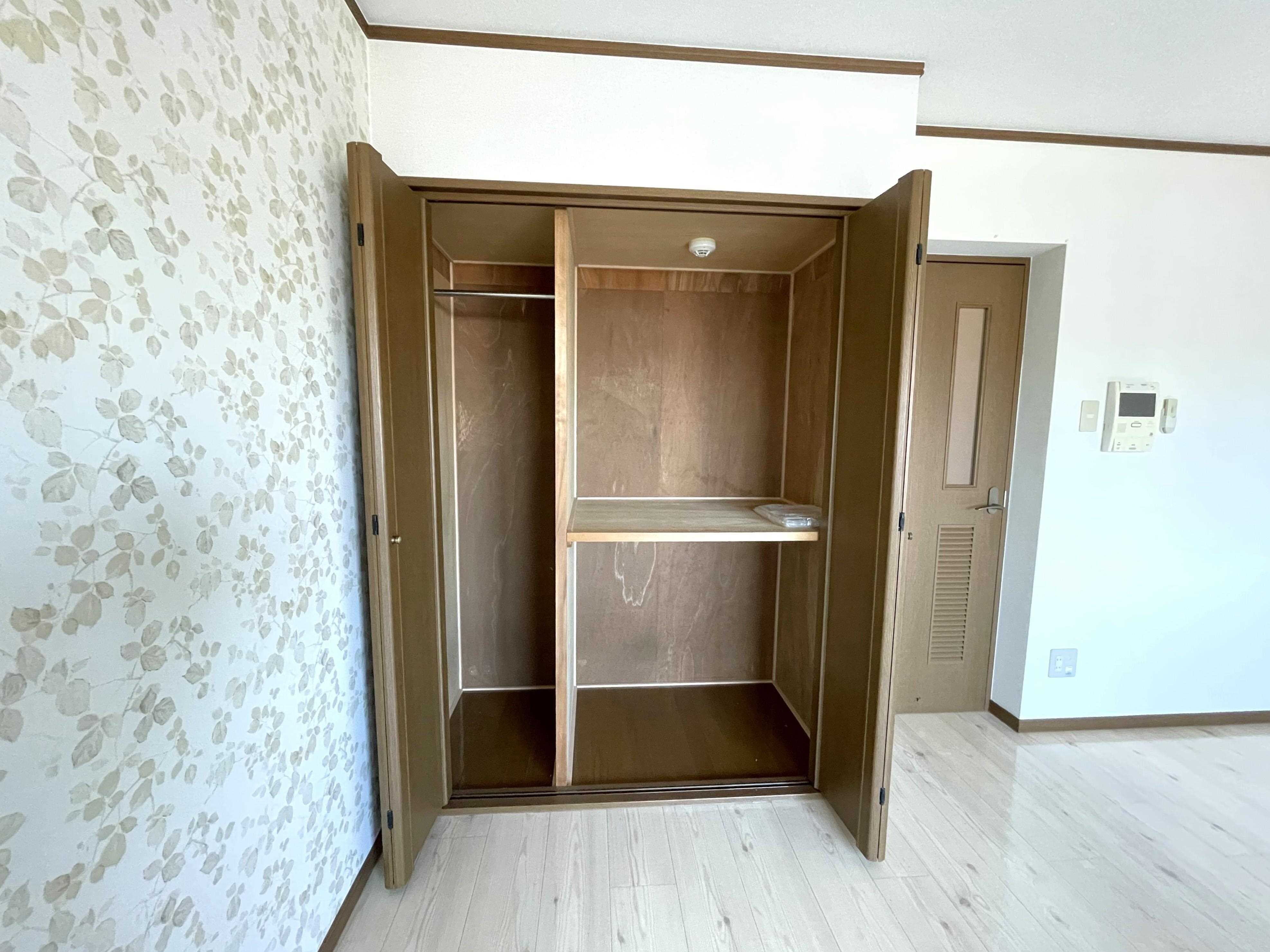 物件内観写真14　(居室収納)