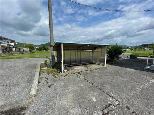 物件外観写真2　(駐輪場)