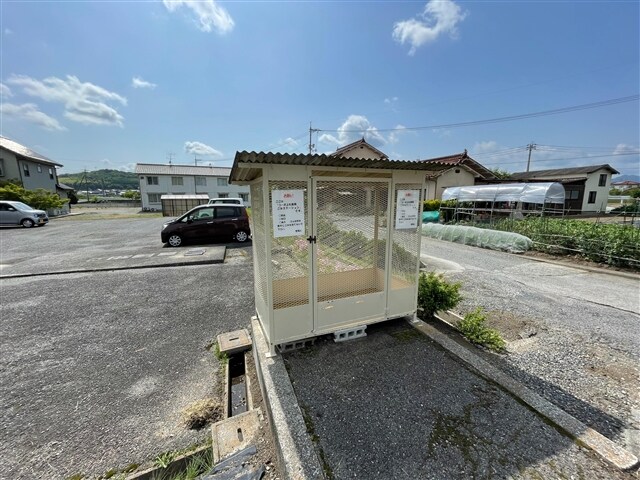 物件外観写真3　(ごみステーション)