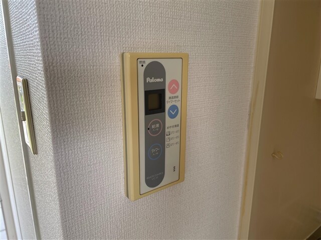 物件内観写真18　(給湯パネル)