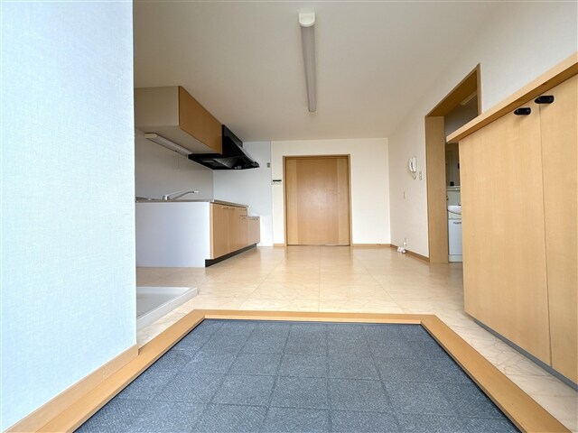 物件内観写真2　(玄関)