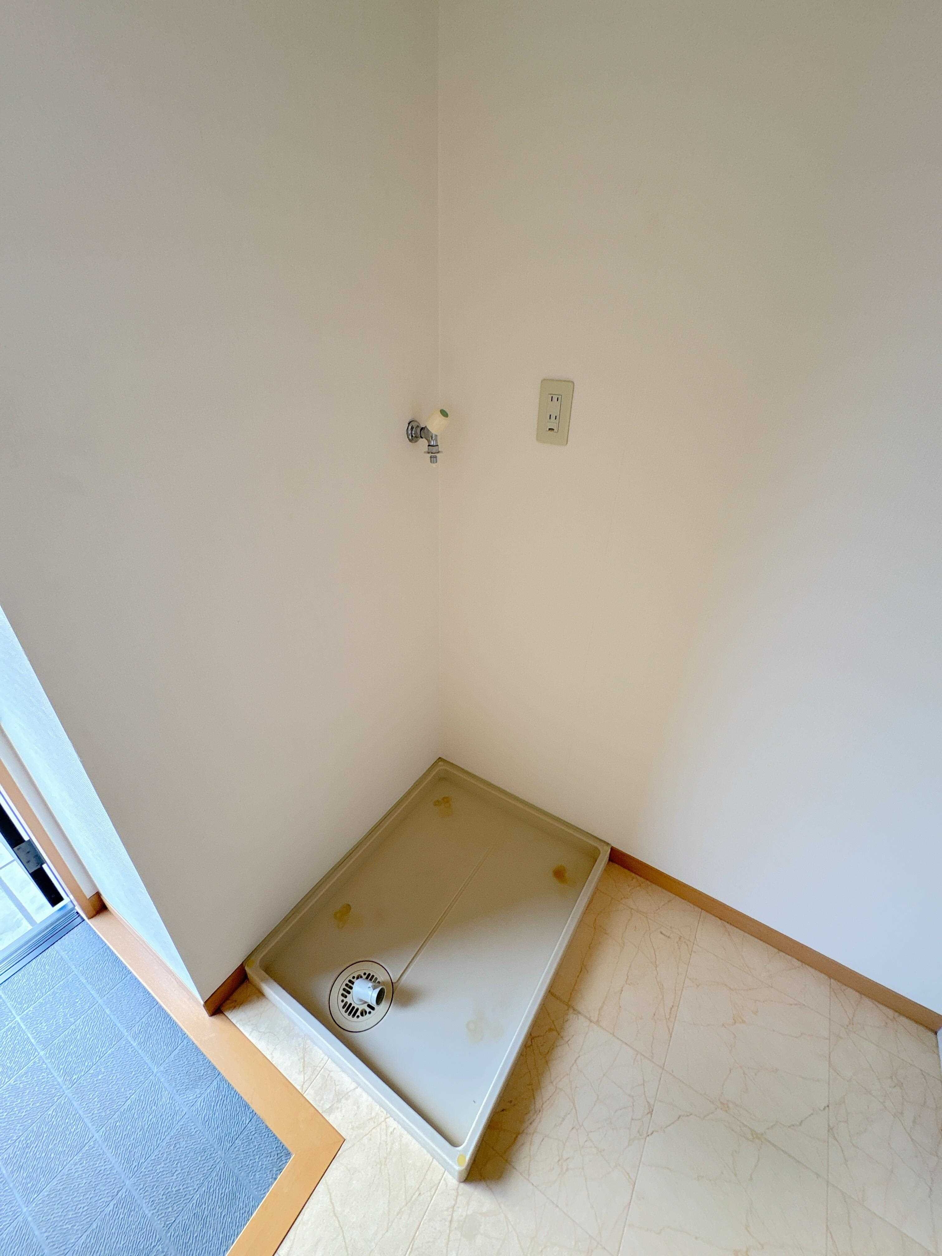 物件内観写真11　(洗濯機置場)