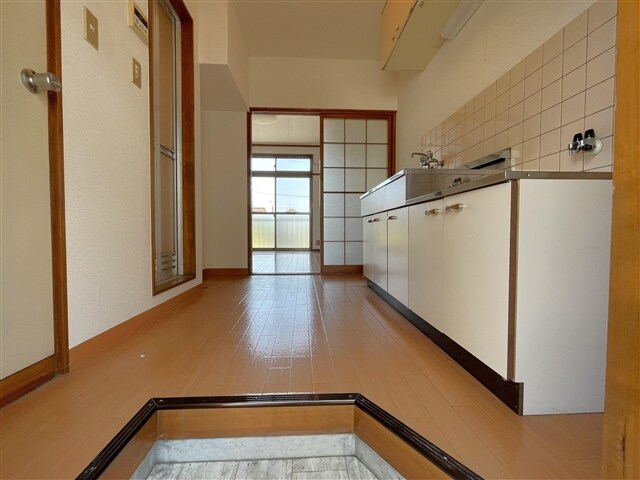 物件内観写真5　(玄関)