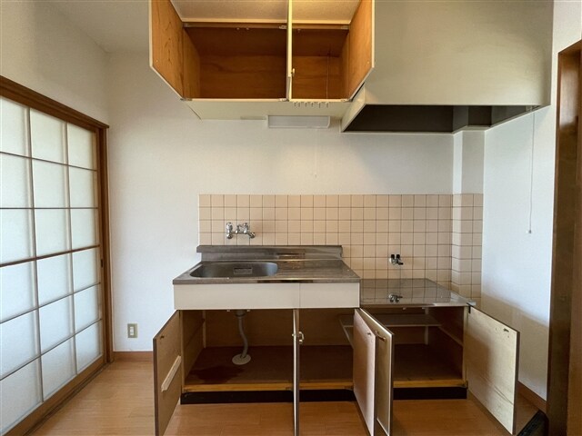 物件内観写真8　(キッチン収納)