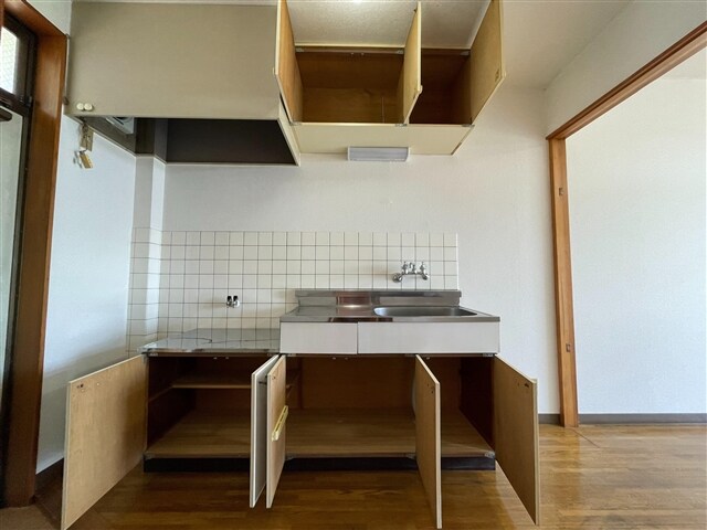 物件内観写真9　(キッチン収納)