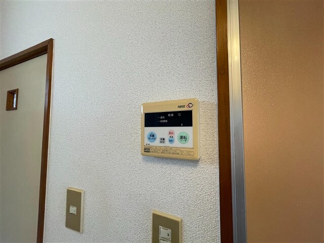 物件内観写真15　(給湯パネル)