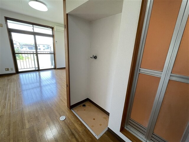 物件内観写真15　(洗濯機置場)