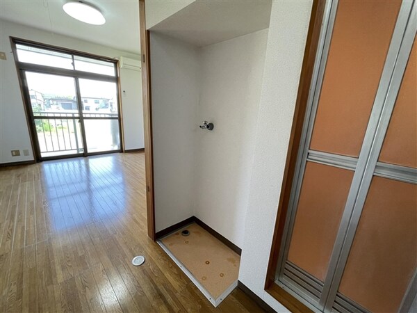 居室(洗濯機置場)