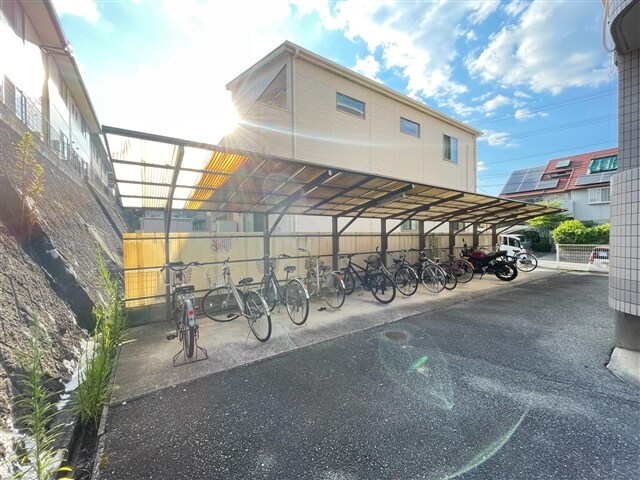 物件外観写真2　(駐輪場)
