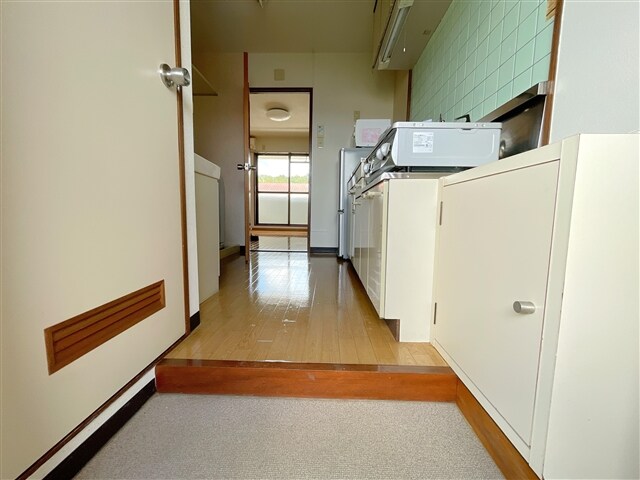 物件内観写真5　(玄関)