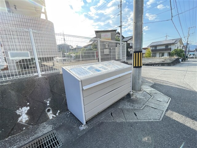 物件外観写真3　(ごみステーション)