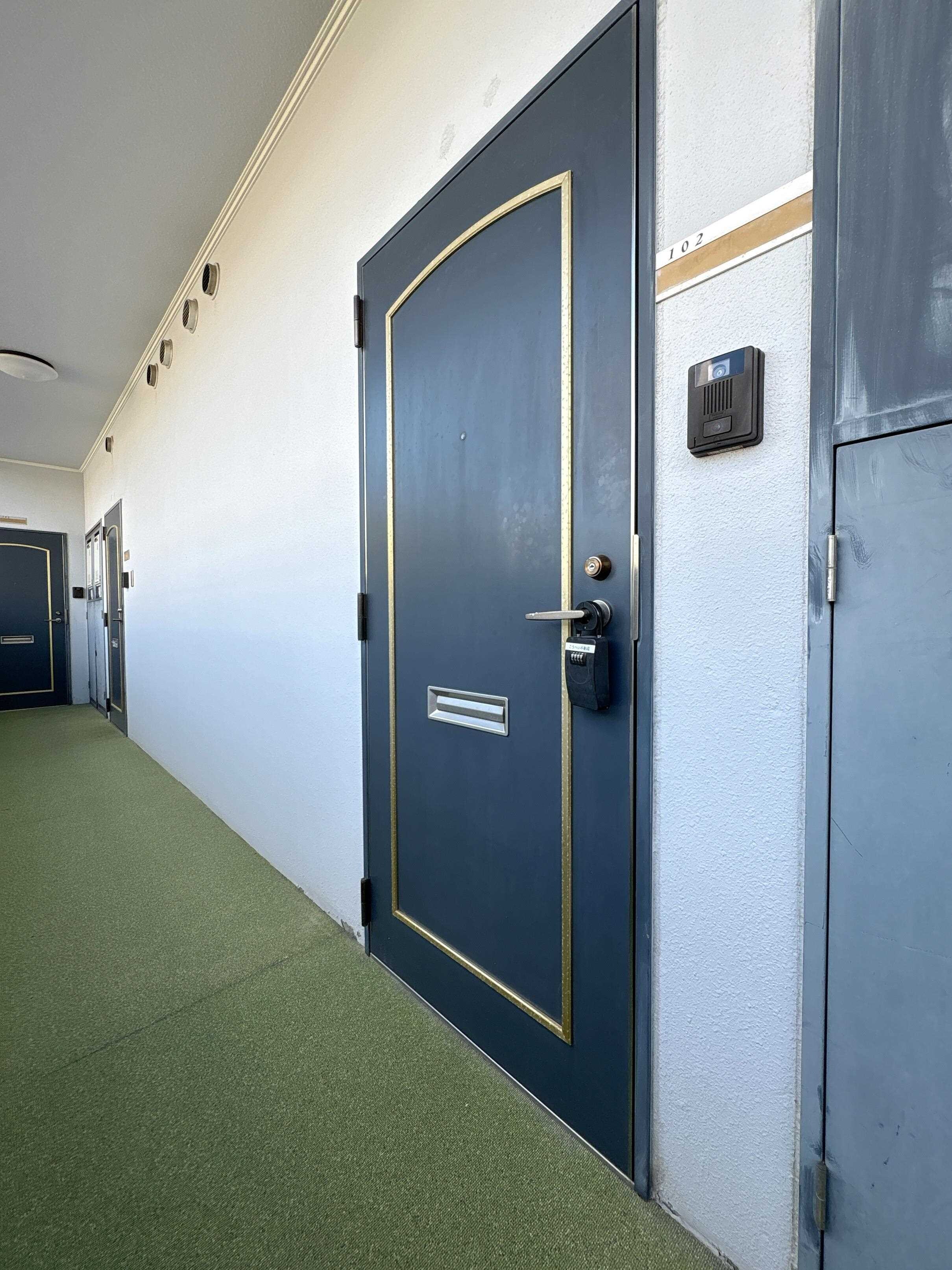 物件内観写真4　(玄関)