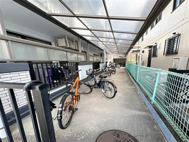 物件外観写真3　(駐輪場)