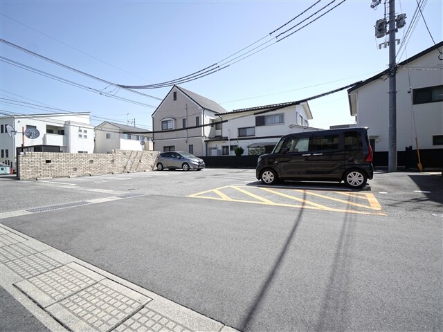 物件外観写真3　(駐車場)