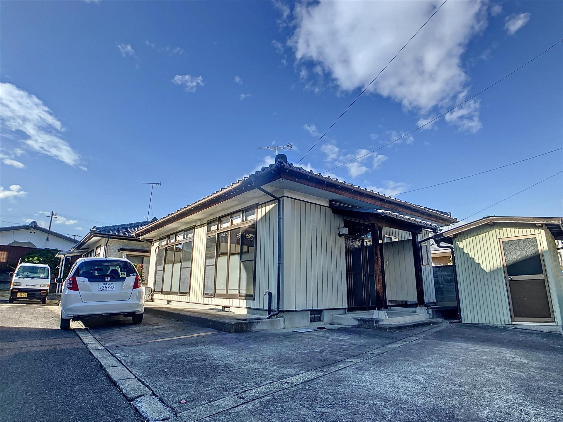 秦貸家(平屋)の物件外観写真