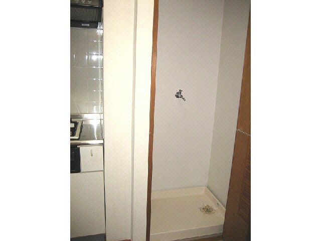 物件内観写真5　(洗濯機置場)